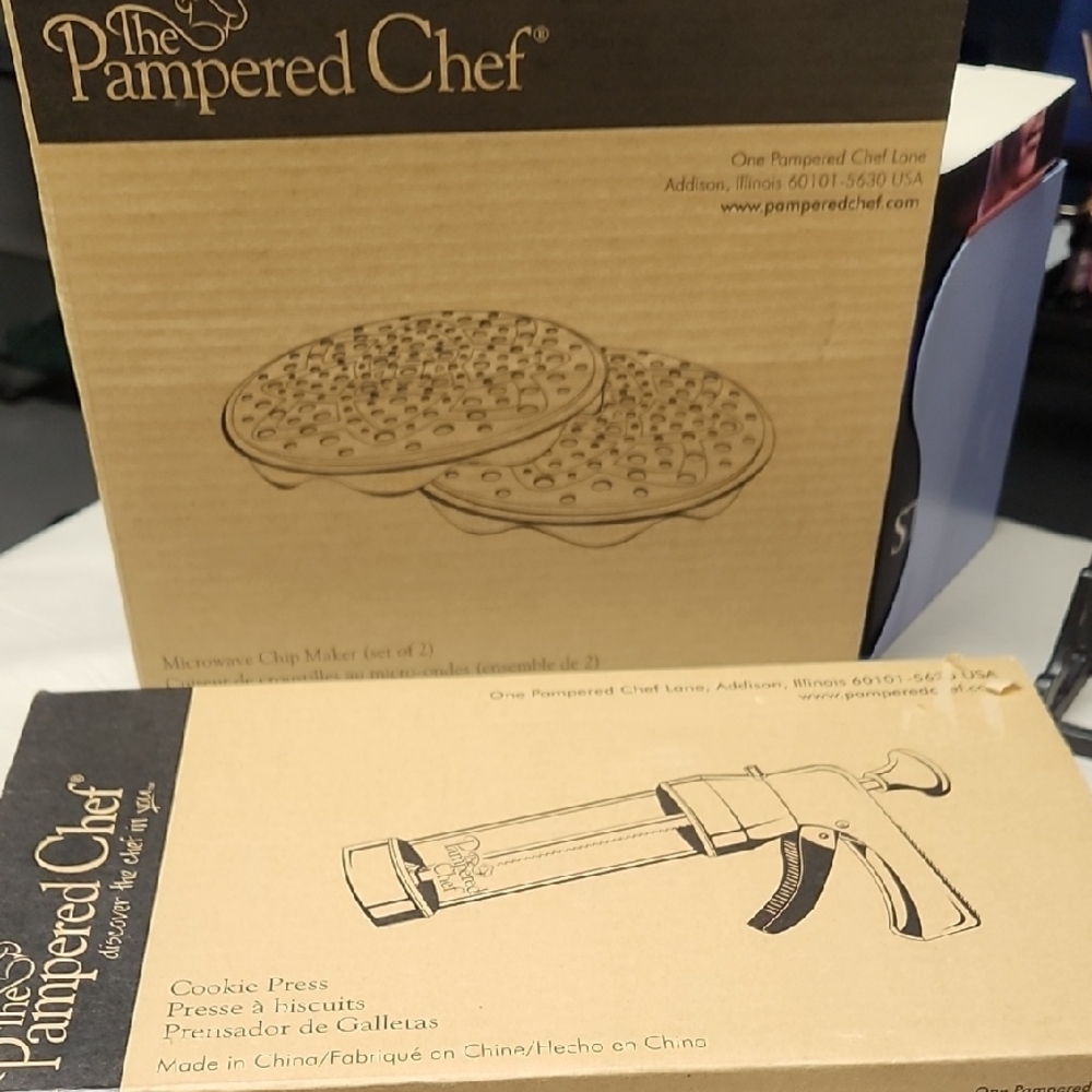 The Pampered Chef Cookie Press - White and Black And Microwave Chip Maker